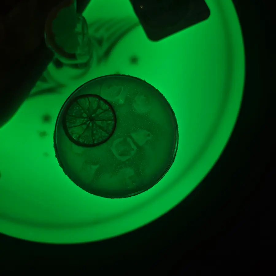 Margarita von oben auf grünem Licht